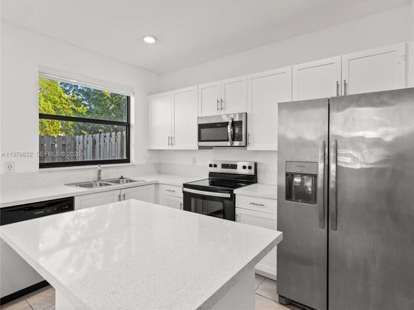 21089 NE 8th Ave, Miami FL 33179