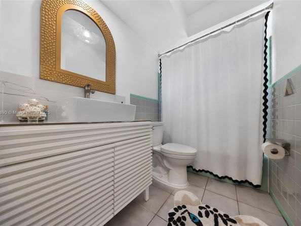 1105 N 31st Ct, Hollywood FL 33021