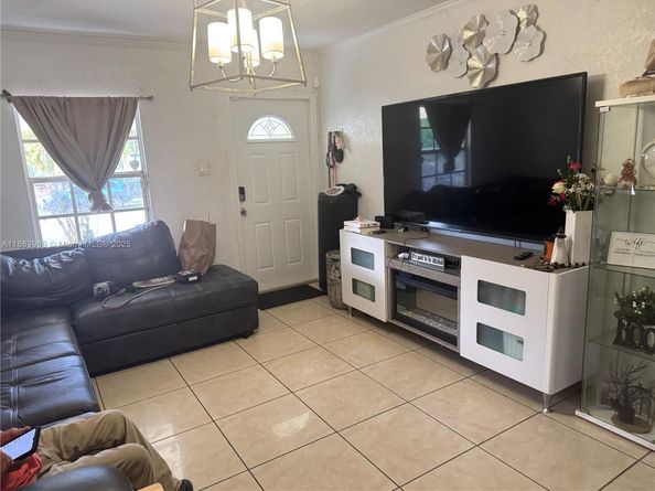 1178 NW 105th Ter, Miami FL 33150