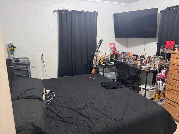 1178 NW 105th Ter, Miami FL 33150
