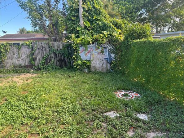 1178 NW 105th Ter, Miami FL 33150