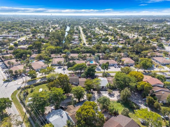 6211 NW 26th Ct, Sunrise FL 33313