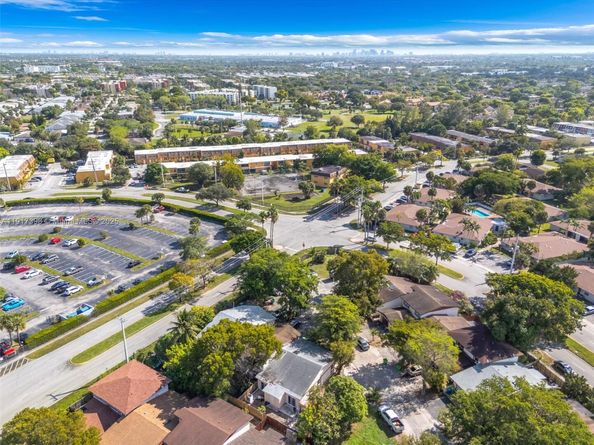 6211 NW 26th Ct, Sunrise FL 33313