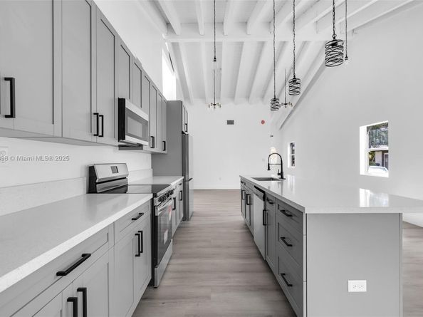 6211 NW 26th Ct, Sunrise FL 33313