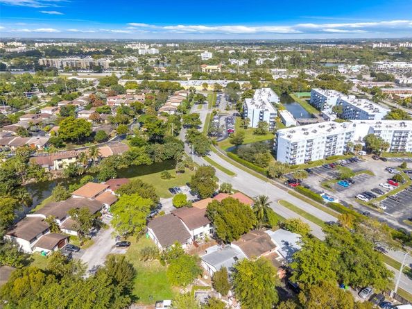 6211 NW 26th Ct, Sunrise FL 33313