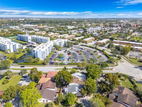 6211 NW 26th Ct, Sunrise FL 33313