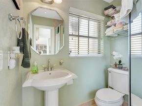 5517 Bayview Dr, Fort Lauderdale FL 33308