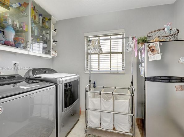 5517 Bayview Dr, Fort Lauderdale FL 33308