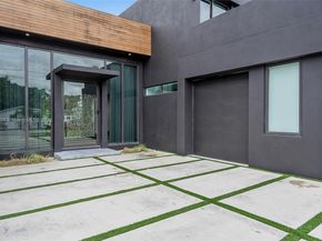 76 NW 44th St, Miami FL 33127