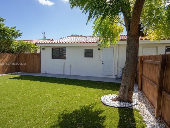 3045 SW 21st St, Miami FL 33145
