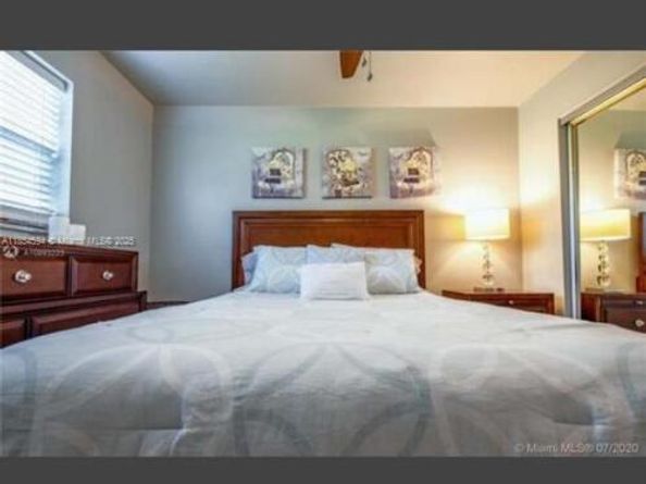 2145 Pierce St 113, Hollywood FL 33020