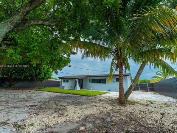 1301 NW 176th Ter, Miami Gardens FL 33169