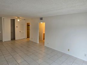 405 S Pine Island Rd 202D, Plantation FL 33324