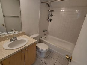 405 S Pine Island Rd 202D, Plantation FL 33324