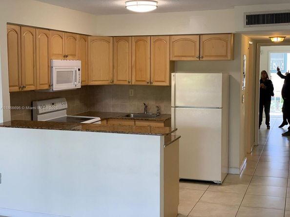 1120 102nd St 16, Bay Harbor Islands FL 33154