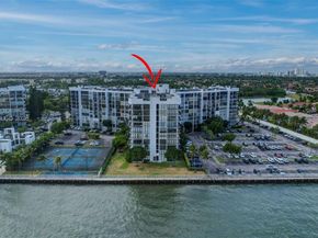 1000 Parkview Dr 806, Hallandale Beach FL 33009