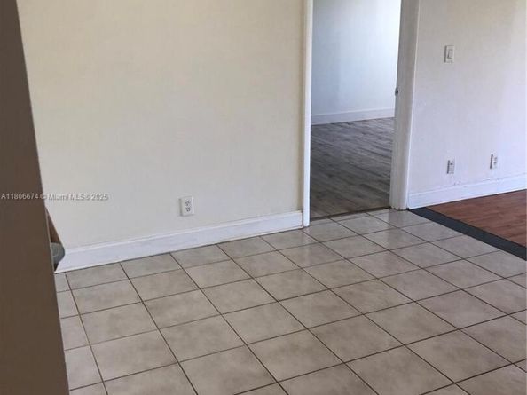 210 Lakeview Dr 207, Weston FL 33326