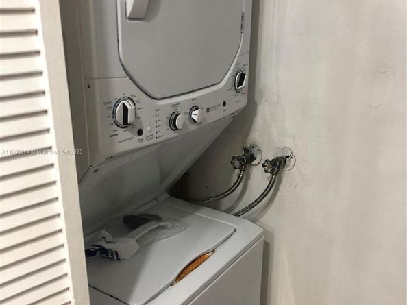 210 Lakeview Dr 207, Weston FL 33326