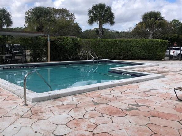 210 Lakeview Dr 207, Weston FL 33326