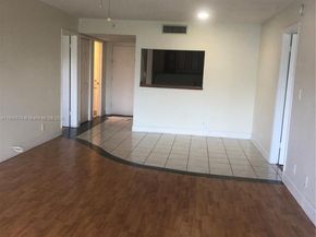 210 Lakeview Dr 207, Weston FL 33326