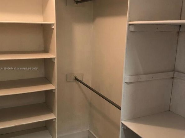 210 Lakeview Dr 207, Weston FL 33326