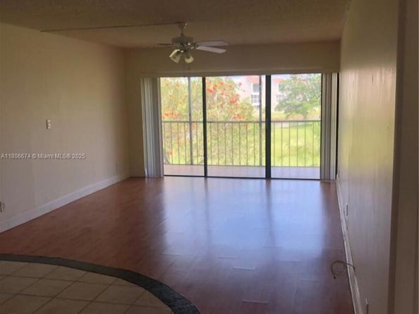 210 Lakeview Dr 207, Weston FL 33326