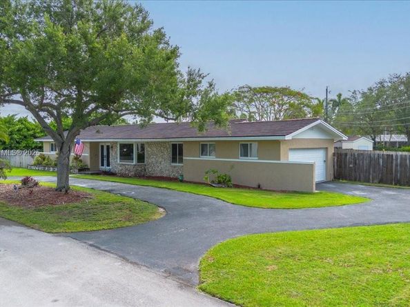 9750 SW 143rd Dr, Miami FL 33176