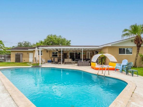 9750 SW 143rd Dr, Miami FL 33176