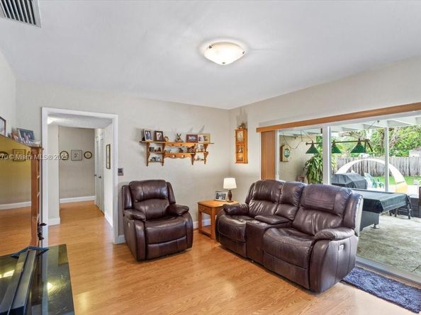 9750 SW 143rd Dr, Miami FL 33176