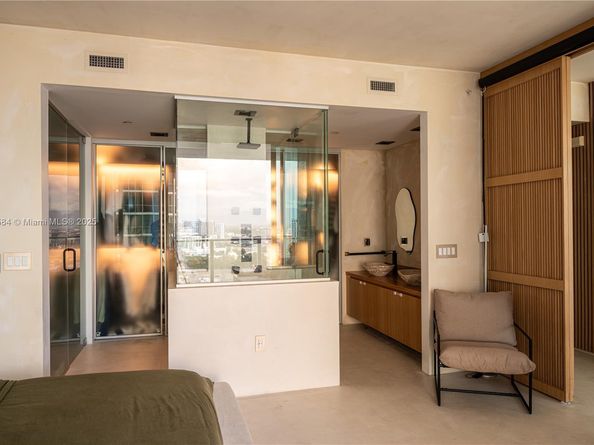 1040 Biscayne Blvd 2905, Miami FL 33132