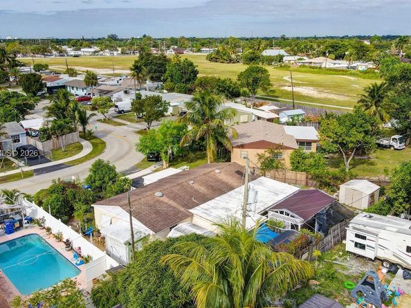 2200 SW 42nd Way, Fort Lauderdale FL 33317