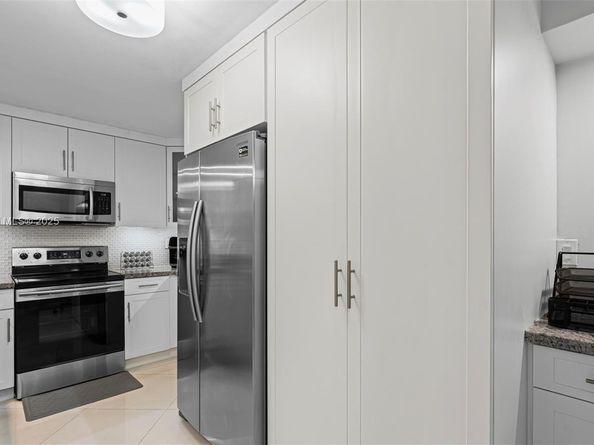 15405 N Miami Lakeway N 2031, Miami Lakes FL 33014