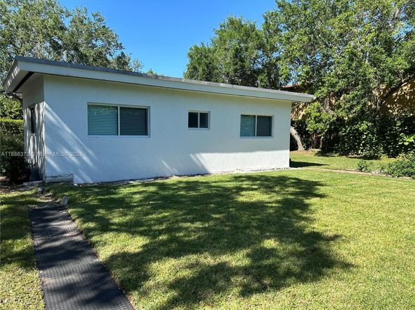 Undisclosed Address #A11888373, Miami FL 33155