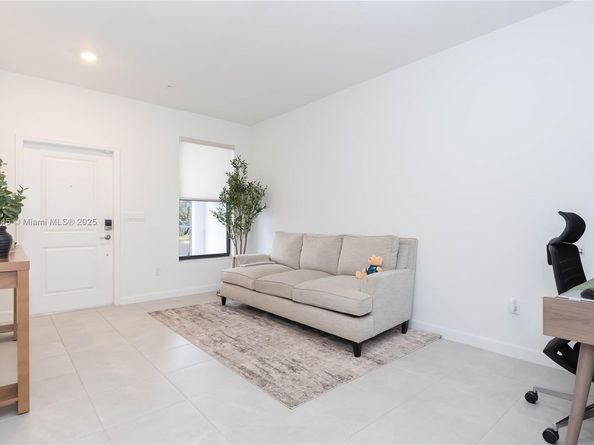204 SW 159th Pl, Pembroke Pines FL 33027
