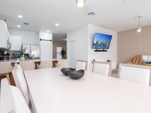 204 SW 159th Pl, Pembroke Pines FL 33027
