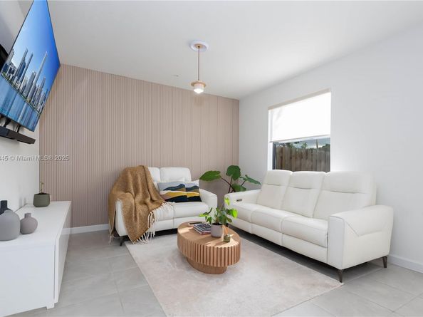 204 SW 159th Pl, Pembroke Pines FL 33027