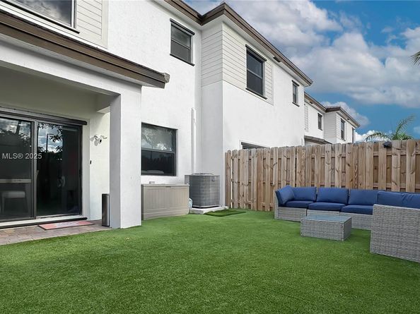 204 SW 159th Pl, Pembroke Pines FL 33027