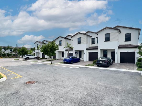204 SW 159th Pl, Pembroke Pines FL 33027