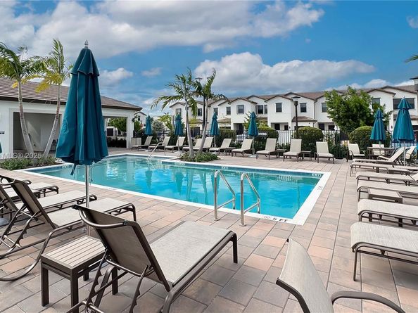 204 SW 159th Pl, Pembroke Pines FL 33027