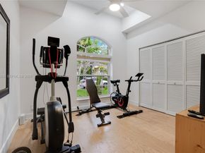 3085 Lakewood Cir, Weston FL 33332