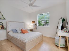 3085 Lakewood Cir, Weston FL 33332