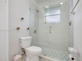 3085 Lakewood Cir, Weston FL 33332