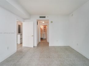 3085 Lakewood Cir, Weston FL 33332