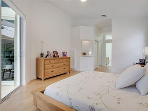 3085 Lakewood Cir, Weston FL 33332