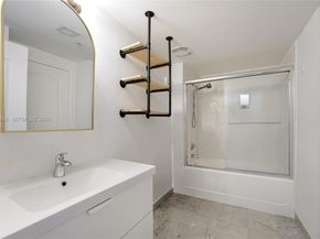 3085 Lakewood Cir, Weston FL 33332