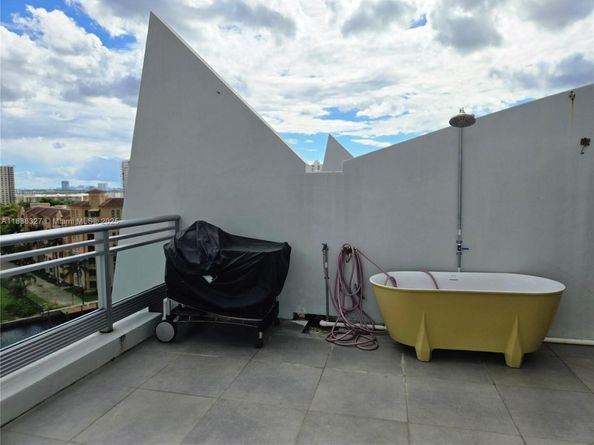 Undisclosed Address #A11888327, Aventura FL 33180
