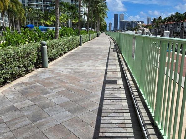 Undisclosed Address #A11888327, Aventura FL 33180