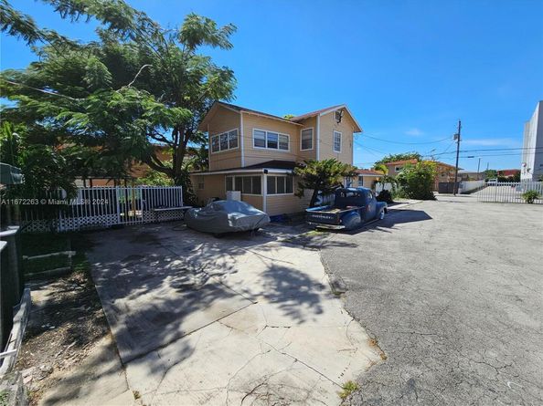 229 SW 17th Ct, Miami FL 33135