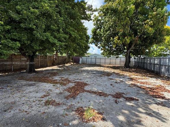 568 E 49th St, Hialeah FL 33013
