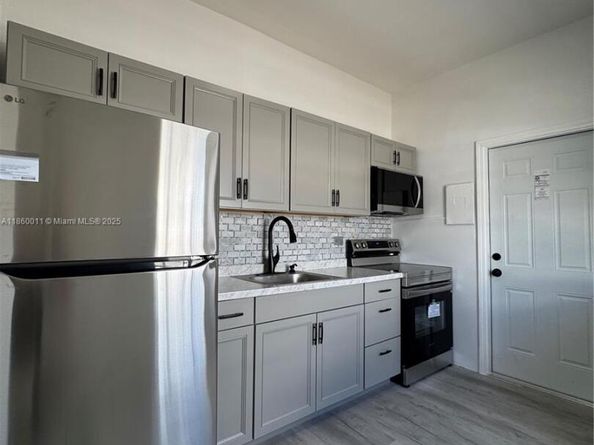 568 E 49th St, Hialeah FL 33013